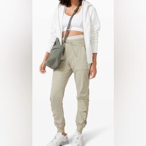 2020-Lululemon Beyond the Studio Jogger
Light Sage size 6